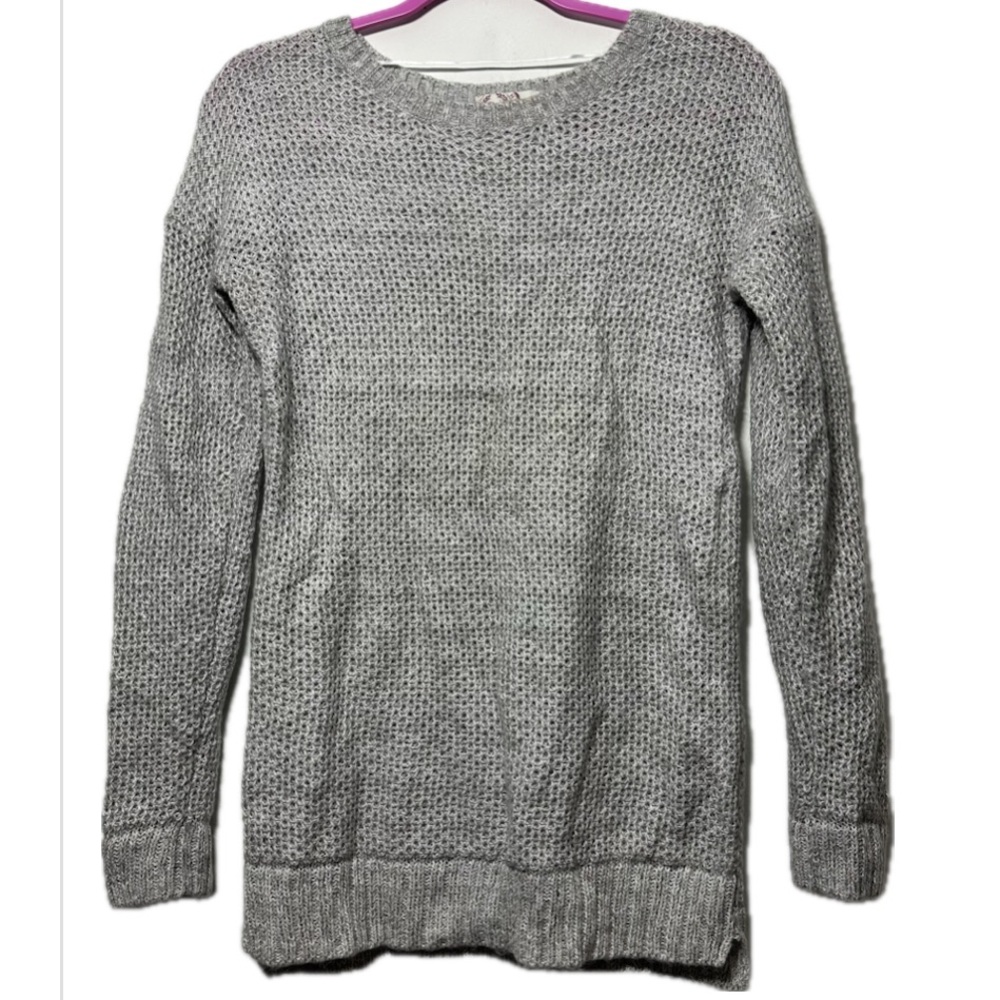 SO Heather‎ Gray Textured Knit Sweater Long Sleeve, Round Neck, Size Medium NWOT